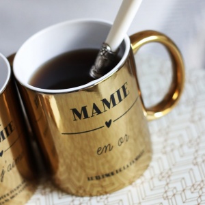 Mug métallisé doré "Mamie en or"