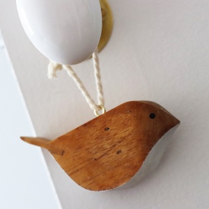 Oiseau stylisé en bois à suspendre