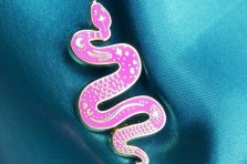 Pin's Serpent rose