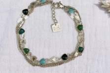 Bracelet multi-rangs coeurs et perles vert/doré
