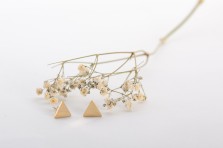 Boucles clous triangles dorées