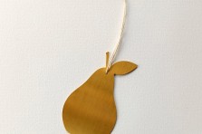 Poire en métal à  suspendre