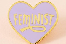 Pin's Cœur Feminist lilas